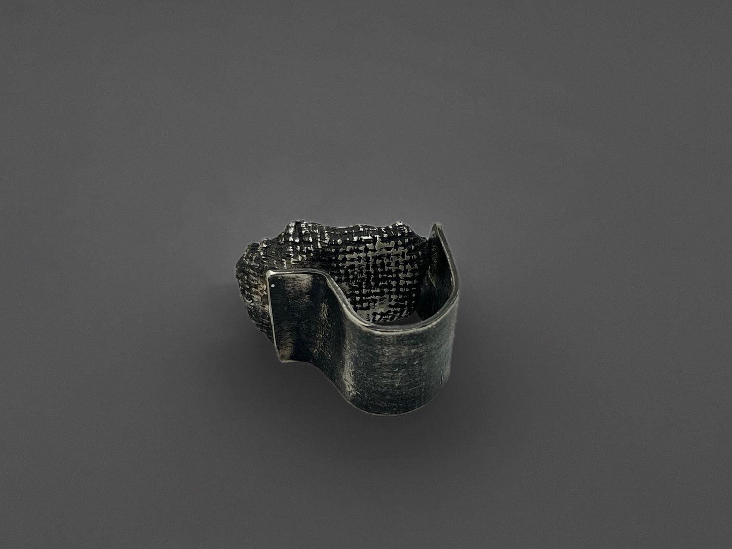 ვერცხლის ბეჭედი დიდი მარგალიტით