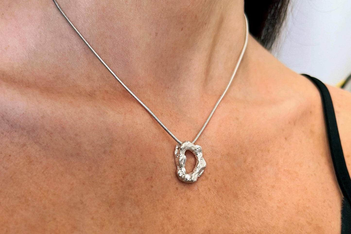 ანბანის ვერცხლის გულსაკიდი