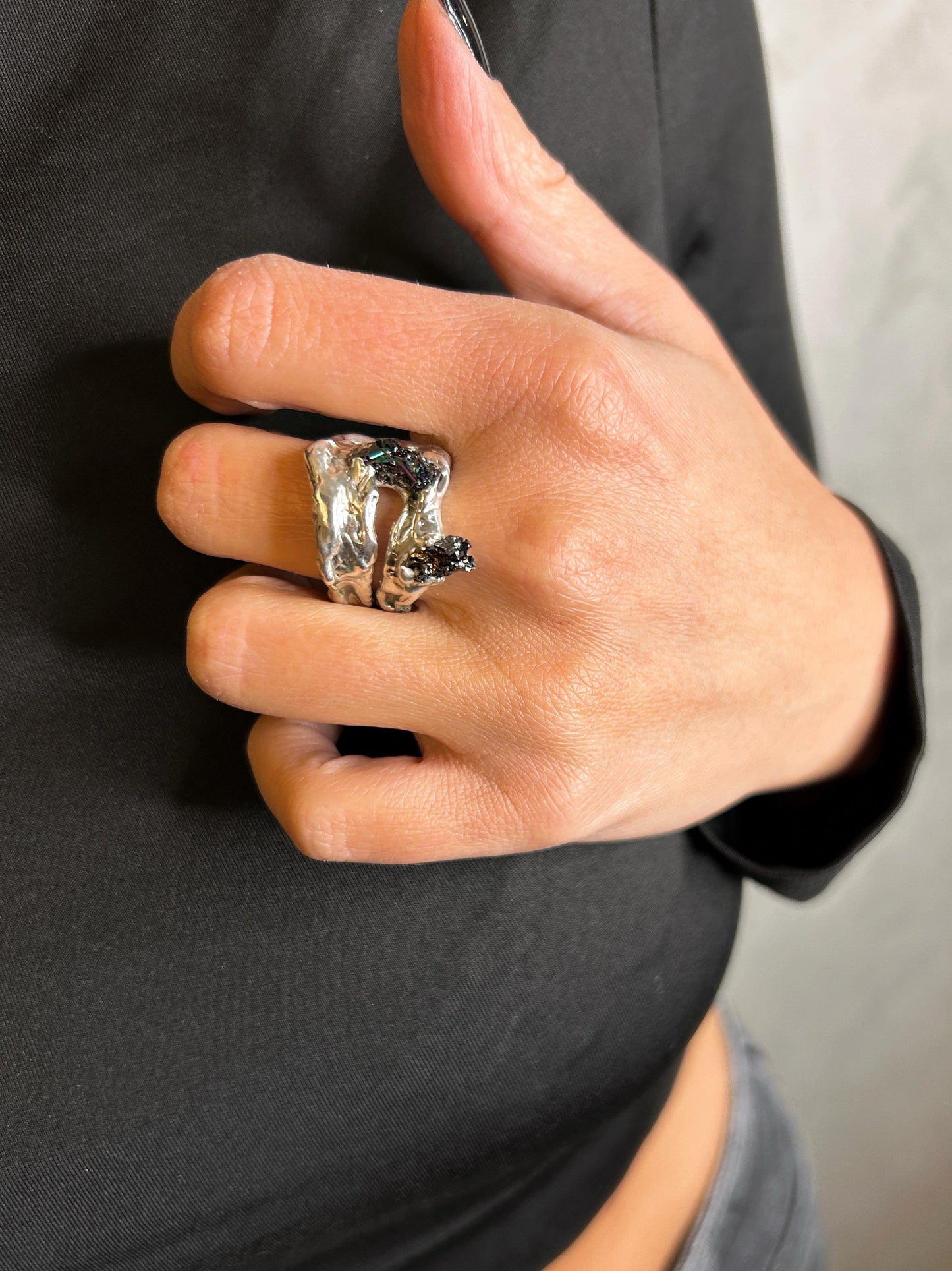 შავი ქვის ღია ბეჭედი