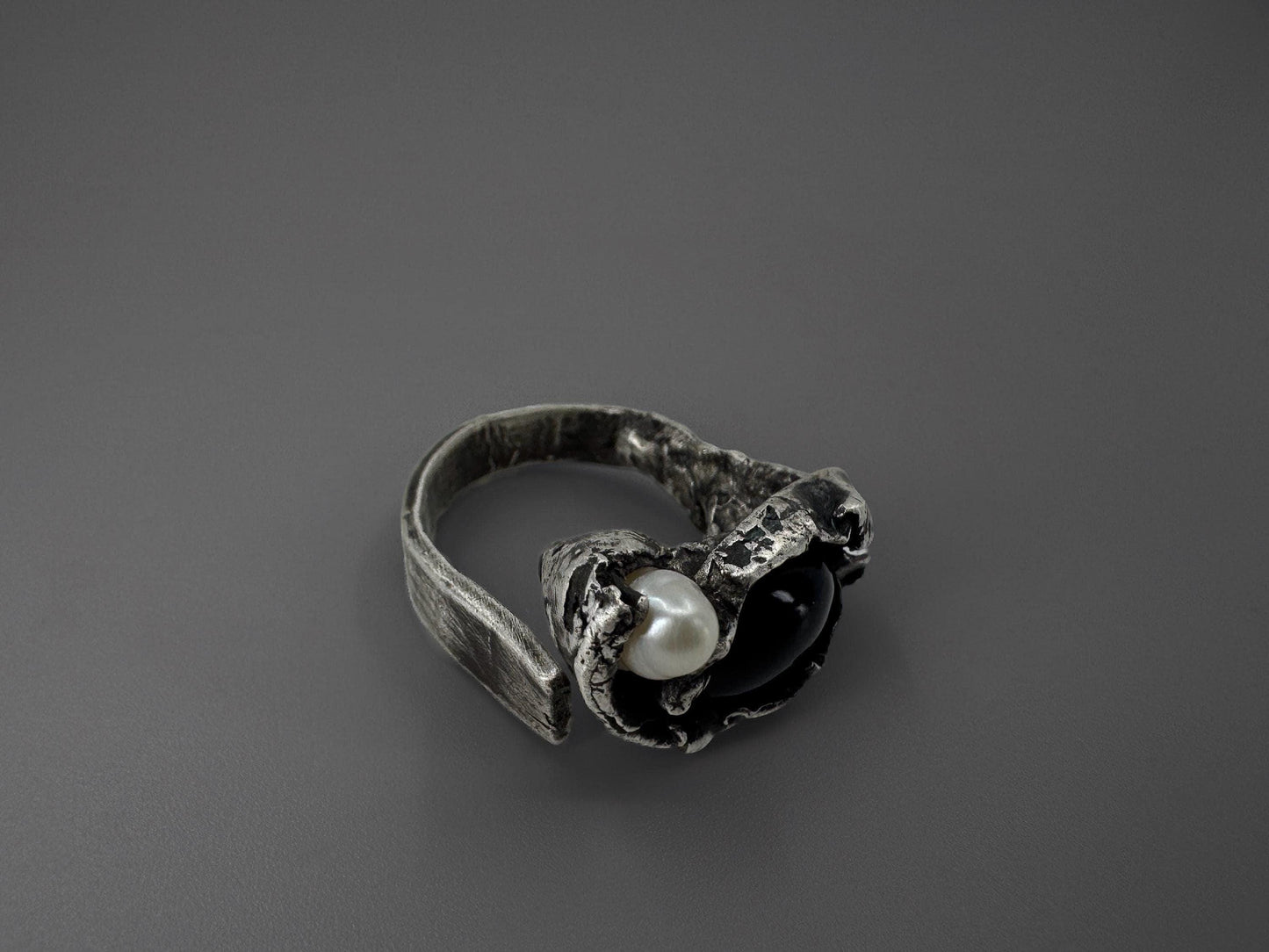 მარგალიტის და ძოწის ვერცხლის ბეჭედი