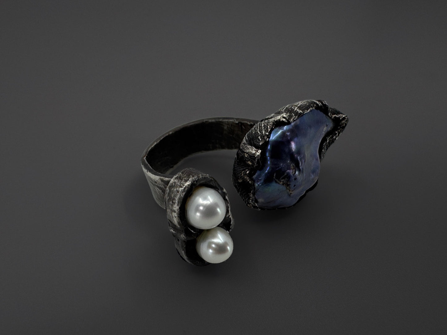 ვერცხლის ღია ბეჭედი მარგალიტებით