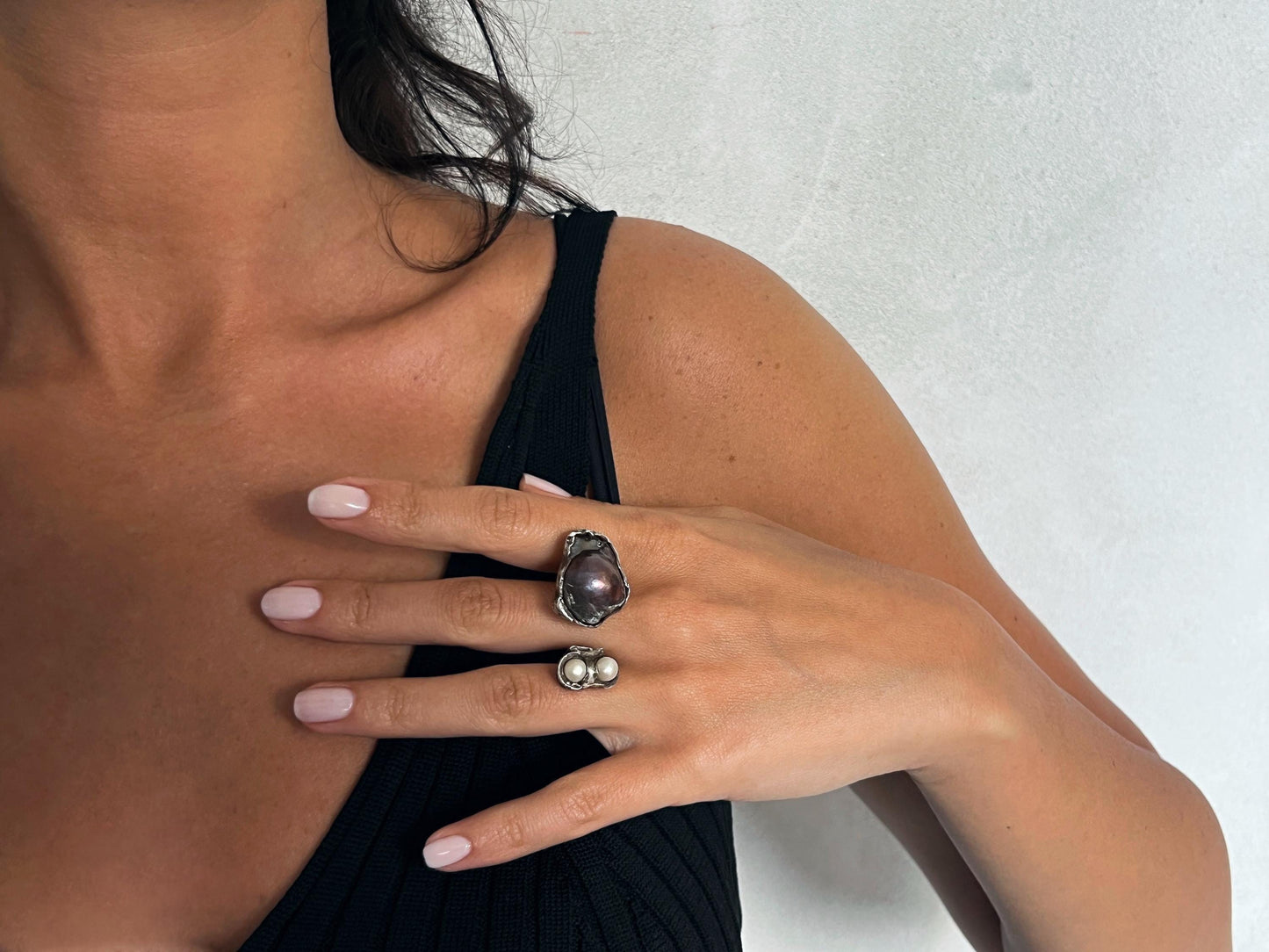 ვერცხლის ღია ბეჭედი მარგალიტებით